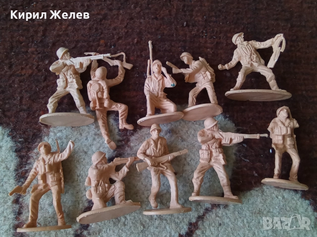 Войници пластмасови 12 броя 51728, снимка 3 - Колекции - 52105205