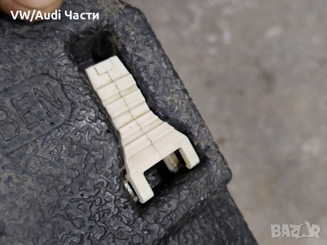 Оригинална щипка бушони предпазители за Мерцедес Mercedes Benz A2036901430, снимка 2 - Части - 52998879