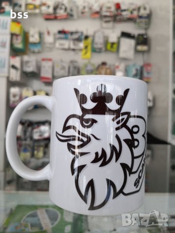 Бяла порцеланова чаша с логото на Скания / Scania