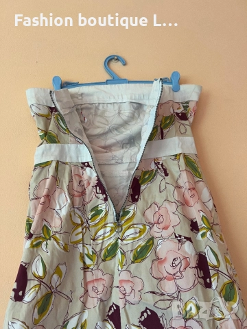 Уникална бяла рокля с флорален мотив на цветя S размер 95% памук с цип на гърба 🤍🌸, снимка 6 - Рокли - 51808989