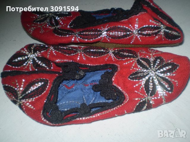 Бродирани Терлици червени с черна и сребриста бродерия Колекционерство Етника, Фолклор Облекло, снимка 5 - Антикварни и старинни предмети - 37331910