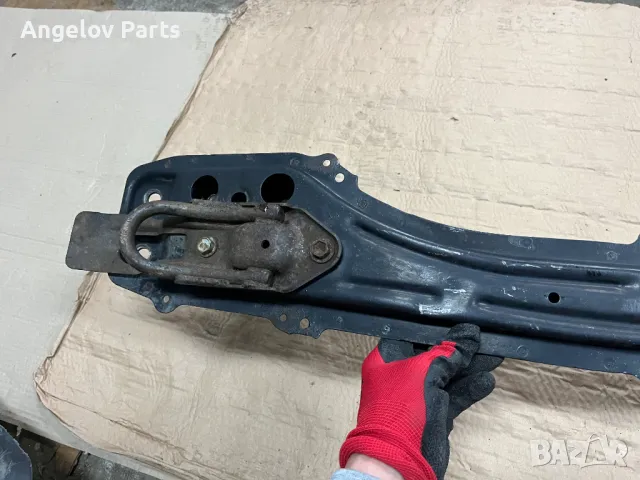 Гредата под двигателя за Toyota Corolla Verso 2.0 D-4D 2003 г., снимка 4 - Части - 48044648