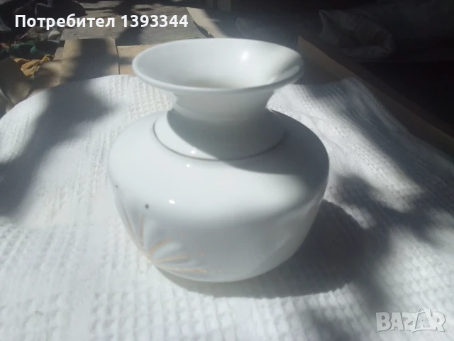 Малка ваза за цветя.