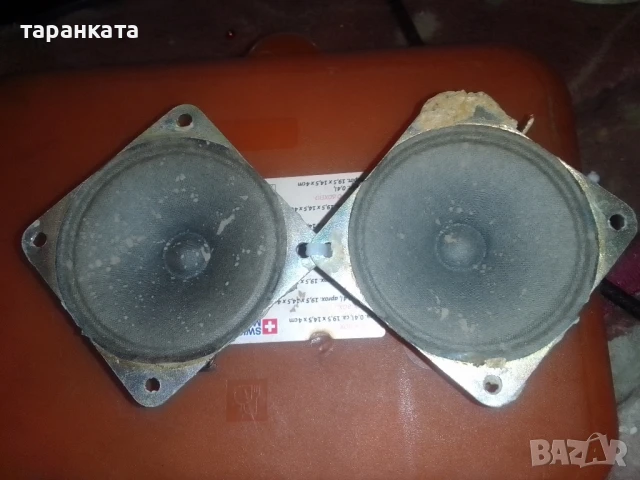 високо честотни говорители със 50 вата мощност и 5 ома съпротивление 