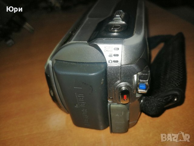 Продавам видео камера  JVC GZ-MG330 30 GB Hard Disk Drive, 35x оптичен зум, снимка 4 - Камери - 43717647