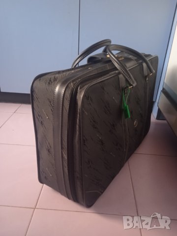 Голям и стабилен КУФАР за багаж, снимка 12 - Куфари - 43079324