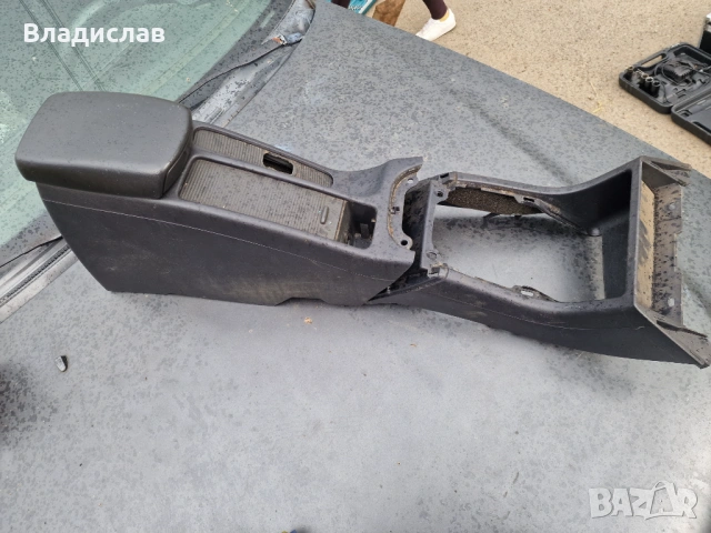 Табло с airbaga ,жабkата подлакътник и лайсна Volvo v40 , снимка 14 - Части - 45813258
