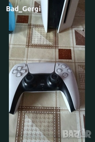 Ps5 Standard + два джойстика + Ea fc 25 отлично състояние, снимка 4 - PlayStation конзоли - 52770379