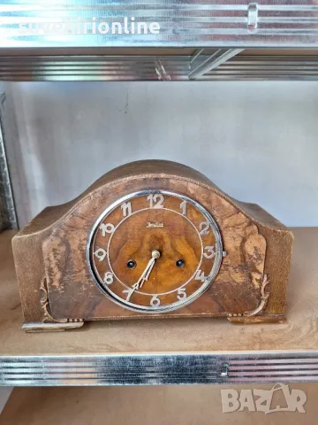 Стар дървен часовник 