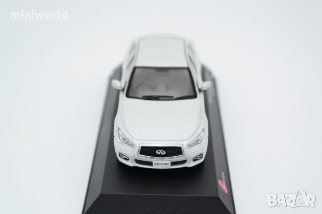 Nissan Skyline 350GT Hybrid V37 - мащаб 1:43 на J-Collection модела е нов в PVC дисплей-кейс, снимка 6 - Колекции - 27648934