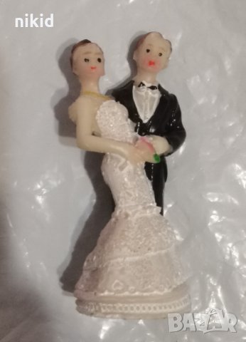 малка Сватбена фигурка на младоженци за връх на сватбена торта ТОПЕР гипсова, снимка 2 - Други - 32793063