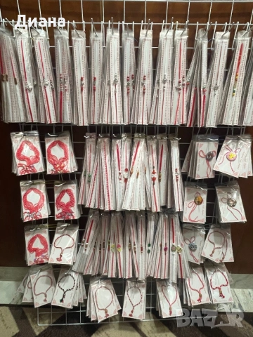 Стелаж с мартеници, снимка 2 - Стелажи и щандове - 53324448