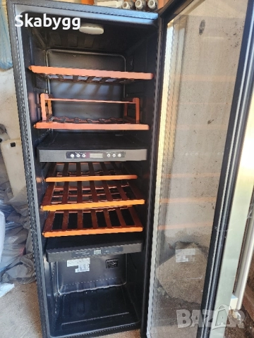 Хладилна витрина за вино 