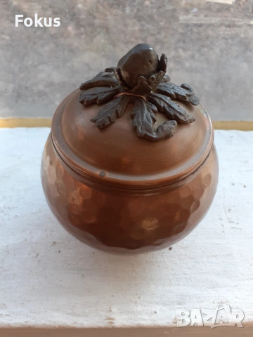 Страхотен кован меден съд с бронзов обков масивен и качество, снимка 2 - Антикварни и старинни предмети - 53490729