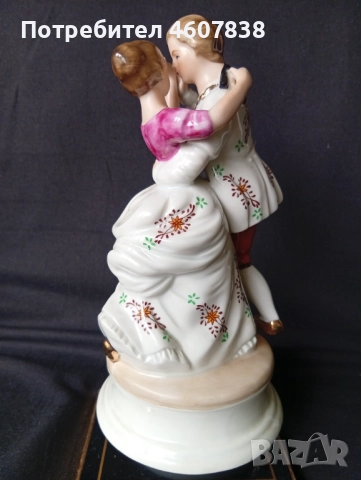 Порцеланова статуетка въртяща,музикална, снимка 6 - Статуетки - 52027225