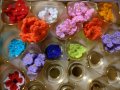 50 микс цветове сияйни ръчно плетени цветя с мъниста, снимка 6