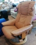Стилно и изключително удобно релакс кресло от естествена кожа в топъл карамелен цвят. , снимка 3