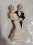 малка Сватбена фигурка на младоженци за връх на сватбена торта ТОПЕР гипсова, снимка 2