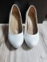 Бели кожени токчета, снимка 1 - Дамски обувки на ток - 43158916