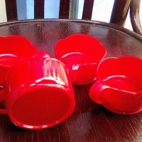 Четири стъклени чашки с пластмасови подстакани, снимка 6 - Сервизи - 38319751