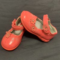 Сандали за момиче, снимка 1 - Детски обувки - 34603724