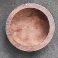 Продавам дървена чиния, снимка 1 - Други ценни предмети - 35224556