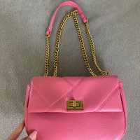 Розова дамска чанта със златен синджир , снимка 1 - Чанти - 42933611
