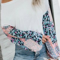 Дамски топ в бяло с ефектни ръкави на цветя, снимка 1 - Блузи с дълъг ръкав и пуловери - 39636321