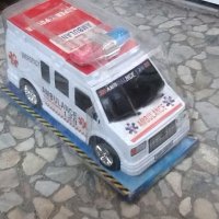 детска играчка линейка, снимка 2 - Коли, камиони, мотори, писти - 44114149