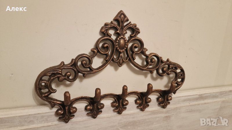 Изящна чугунена закачалка с Барокови елементи., снимка 1