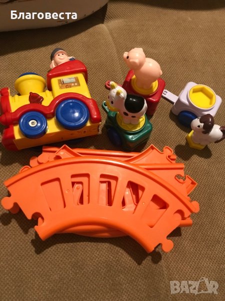 Локомотив на батерии с три животни вагончета от фермата, снимка 1