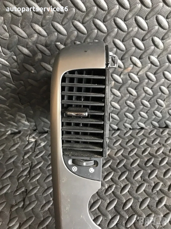 въздуховод преден Ляв централен за KIA Carnival 2.9 CRDi (2006–2010) X4D974-30000, снимка 1