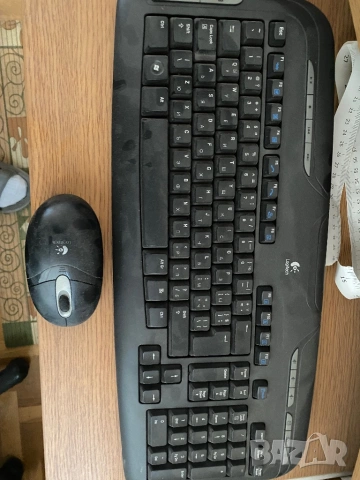 Монитор 19" Samsung 931BF и  Logitech безжична клавиатура с мишка, снимка 2 - Монитори - 53441186