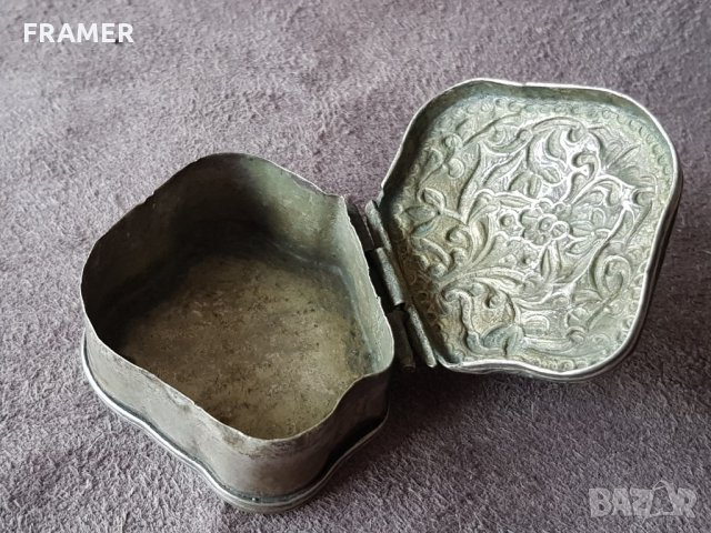 Рядка българска възрожденска сребърна кутийка за емфие 19век, снимка 9 - Антикварни и старинни предмети - 33049395