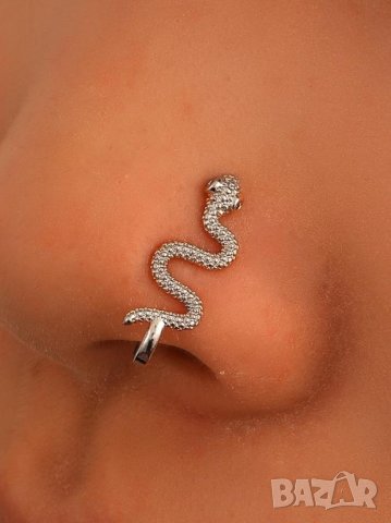 Красива Обеца за Нос в Сребристо във Формата на Змия КОД е249
