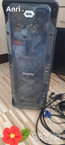 Продавам  компютър  с  монитор , работещи .