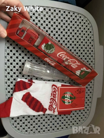 Кока-Кола камионче, солница и чорапи 