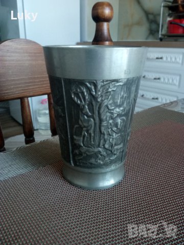 Продавам красива, антикварна чаша.Ловни мотиви.Калай.Маркирана., снимка 3 - Антикварни и старинни предмети - 43592542