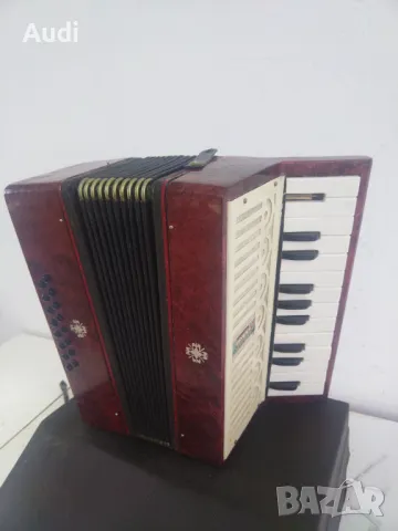 Детски акордеон 16 баса КРЬЗАЧОК със етикет произведен в СССР 