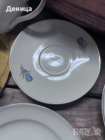 Усмихващи минзухарчета💜 Слонова кост, ръчно рисувани минзухари, златен кант ⚜️ КPM u втора маркиров, снимка 6 - Сервизи - 53408874