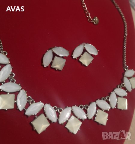 Нов комплект колие и обеци листенца, снимка 2 - Бижутерийни комплекти - 36695035