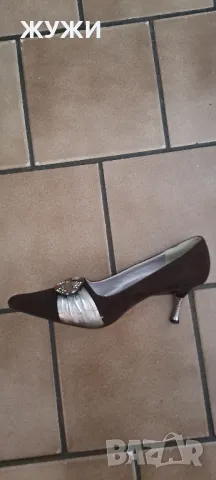 Тъмно кафяви нови елегантни обувки