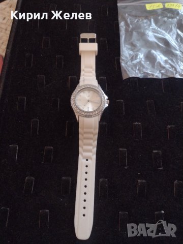 ДАМСКИ ЧАСОВНИК МНОГО КРАСИВ СТИЛЕН ДИЗАЙН С СИЛИКОНОВА КАИШКА И КРИСТАЛИ СВАРОВСКИ 33314, снимка 5 - Дамски - 38780551