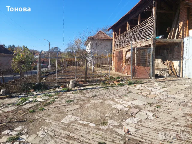Продавам  двуетажна къща с двор в село Горна Бешовица, снимка 11 - Къщи - 43938383