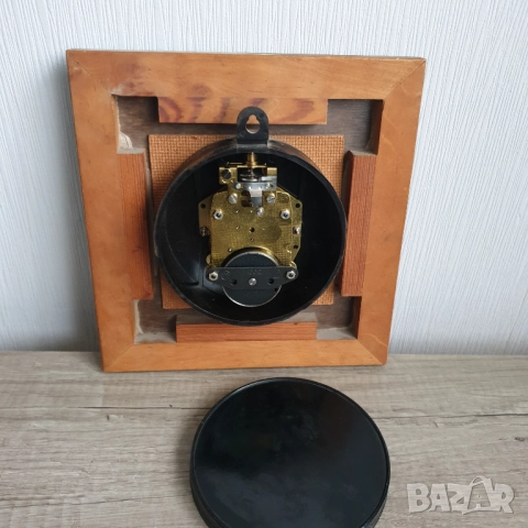 Стенен механичен часовник, снимка 3 - Антикварни и старинни предмети - 52575284