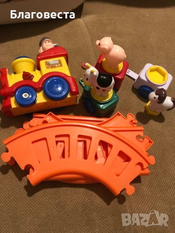 Локомотив на батерии с три животни вагончета от фермата, снимка 1