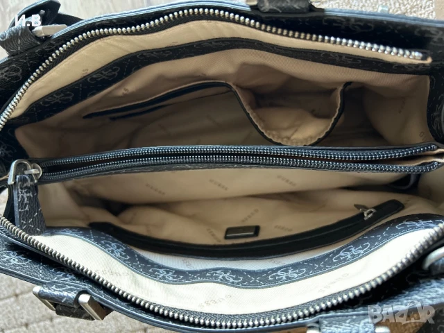 Оригинална чанта GUESS, снимка 15 - Чанти - 50847245
