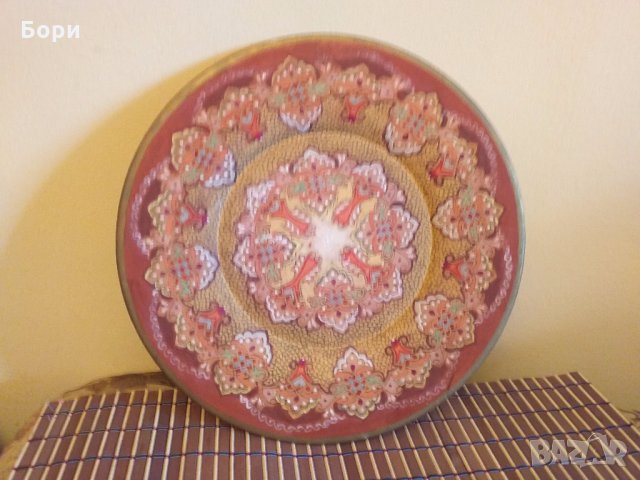Ръчно рисувана дървена чиния