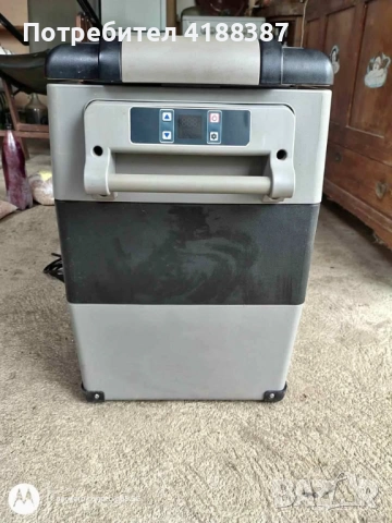 Хладилник с фризер 12V / 55л., снимка 2 - Фризери - 52013458