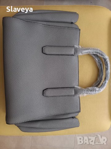 Продавам дамска чанта сива